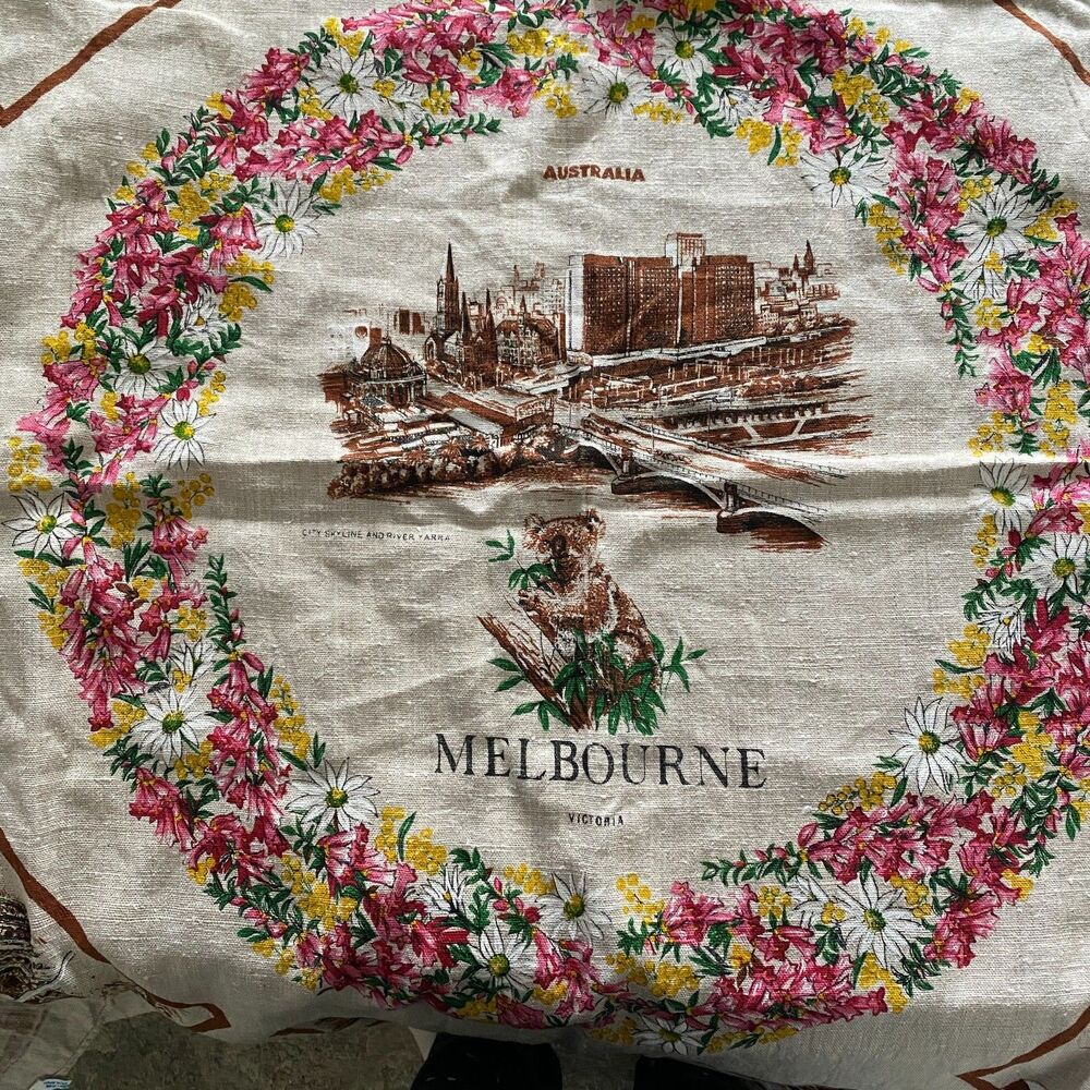 Heil Melbourne Australia Linen Floral Tablecloth Made in Poland 50"x51"